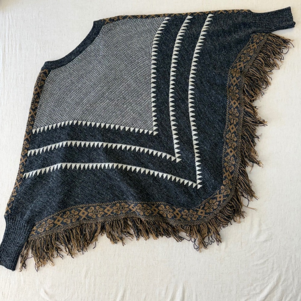 Dainty Hooligan Southwestern Knit Fringe Poncho Sweater Charcoal Gray Boho S/M - Picture 2 of 14